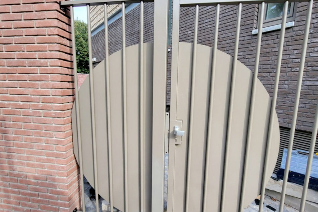 Dichte tuinpoort