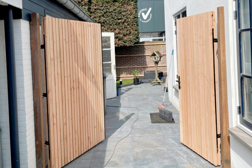 Zelf een houten poort plaatsen