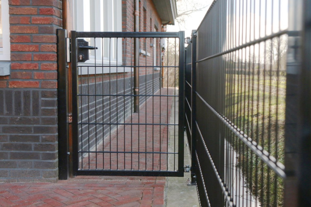 Dubbelstaafmat tuinpoort zelf plaatsen
