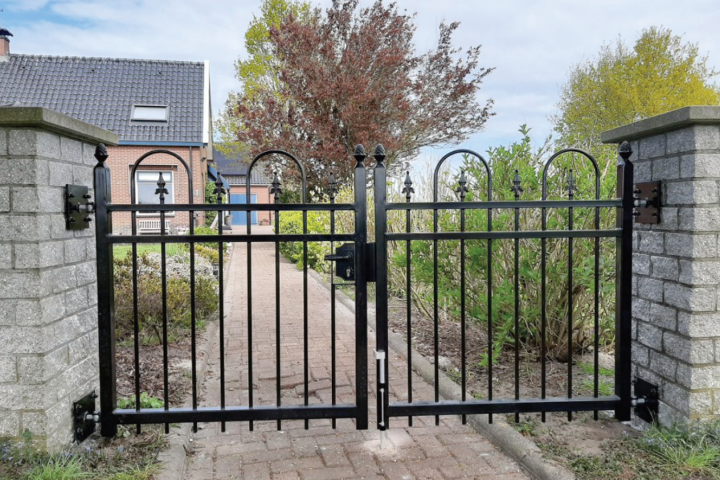 Sierpoorten laten lassen