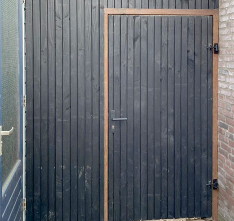 Dichte tuinpoort