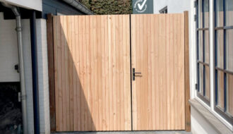 Houten poorten kiezen