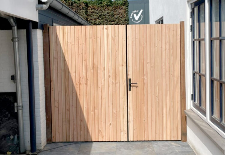 Houten poorten kiezen