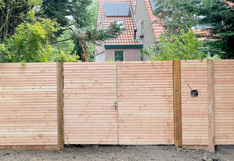 Zelf een houten poort plaatsen