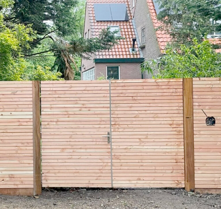 Zelf een houten poort plaatsen