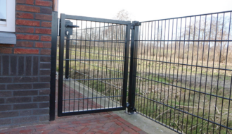 Dubbelstaafmat tuinpoort laten installeren