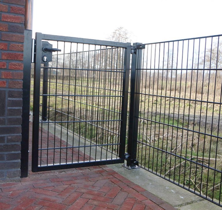 Dubbelstaafmat tuinpoort laten installeren