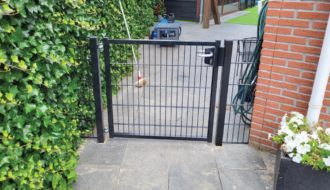 Dubbelstaafmat tuinpoort zelf plaatsen