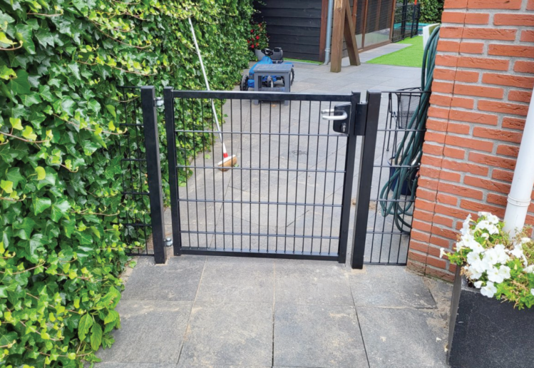 Dubbelstaafmat tuinpoort zelf plaatsen