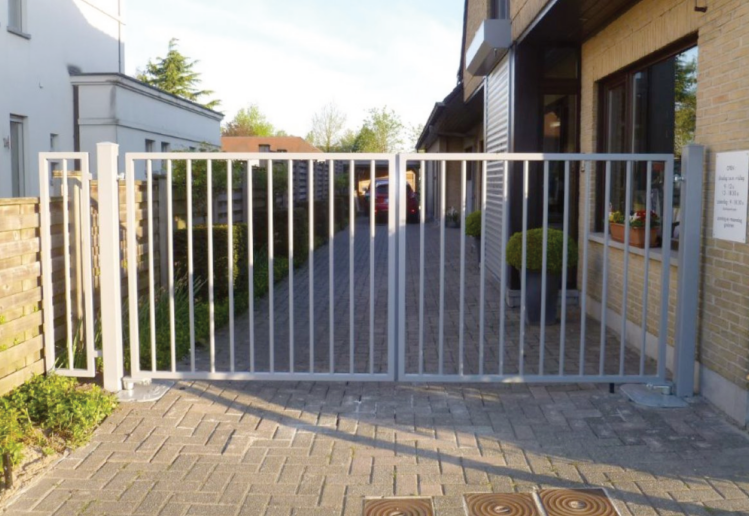 stalen poorten installeren