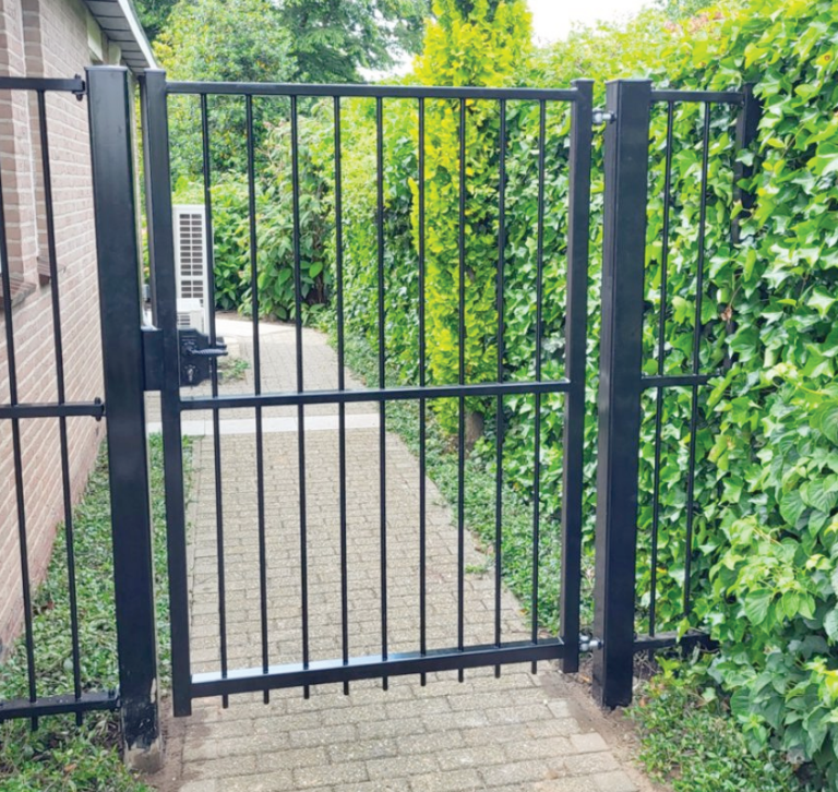 Stalen poorten laten lassen