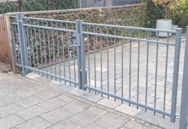 Stalen poorten laten plaatsen