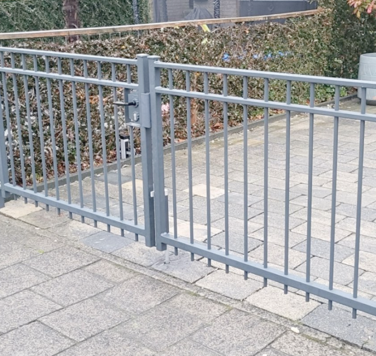 Stalen poorten laten plaatsen