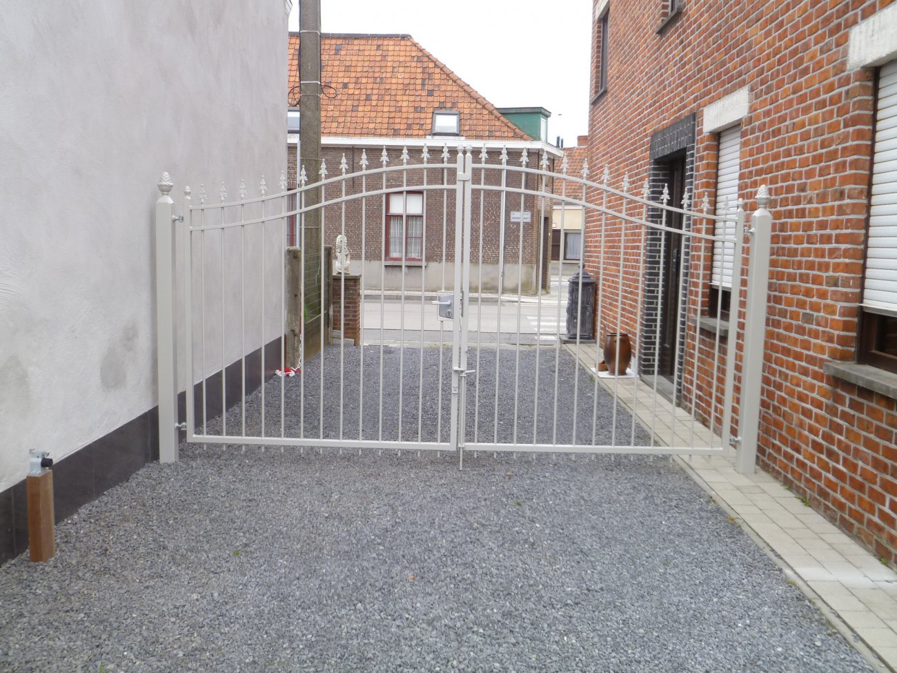 Dubbele stalen draaipoort met toog