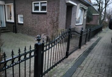 Getoogde stalen inrijpoort model B01 in RAL9005