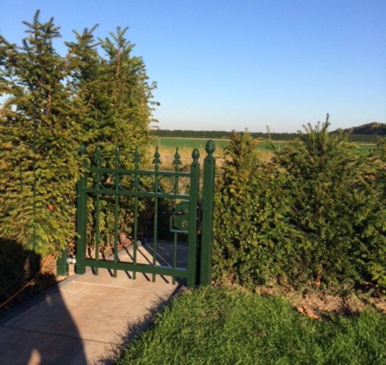 Offerte aanvragen voor een groene tuinpoort op maat